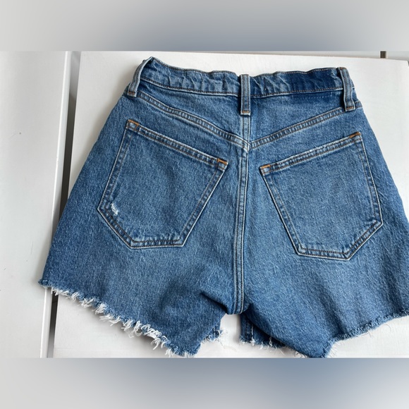 Abercrombie & Fitch Curve Love High Rise 4 Inch Mom Short - Picture 2 of 4